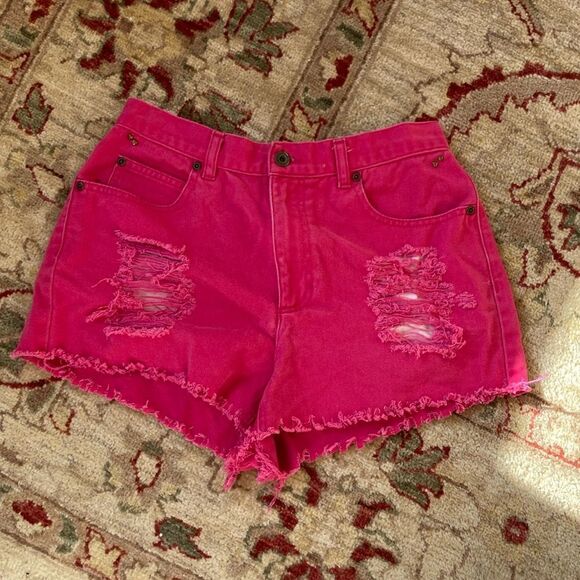 Liz Claiborne Classic Fit Barbie Pink Distressed Denim Shorts Women’s Size 10 - Picture 1 of 10